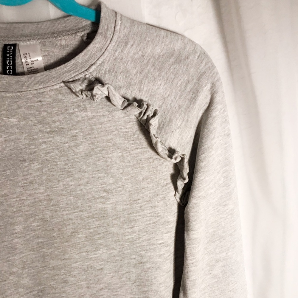 H&M | Ruffle Sweatshirt - Picture 4 of 6